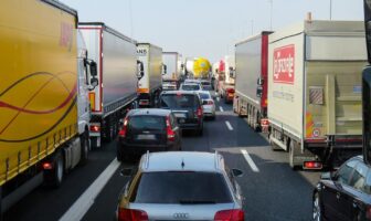 Hackare kan stänga av bilmotor medan du kör