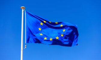 Artificiell intelligens – den Europeiska strategin från EU kommissionen EU flaggan